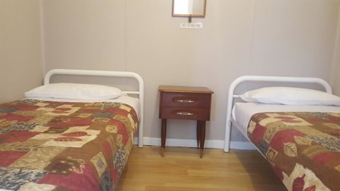 Tingle All Over Budget Accommodation - Port Augusta Accommodation 3