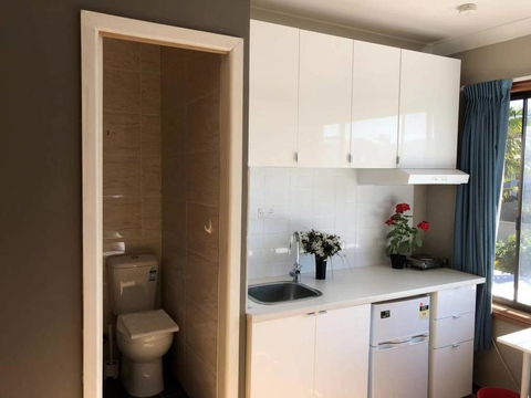 Traveler's Affordable Studio Unit (Beverly Hills) - Port Augusta Accommodation 0