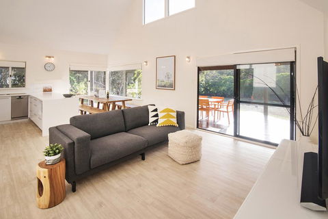 Treehaus - Port Augusta Accommodation 0