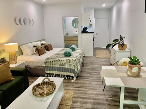 Tropic Retreat - Port Augusta Accommodation 0