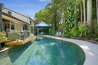 Tropical 5 bedroom family getaway in Noosa Heads