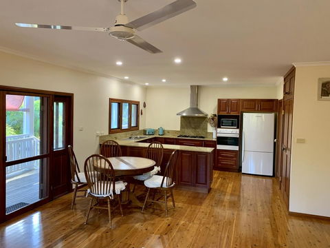 Tropical Styling - Port Augusta Accommodation 0