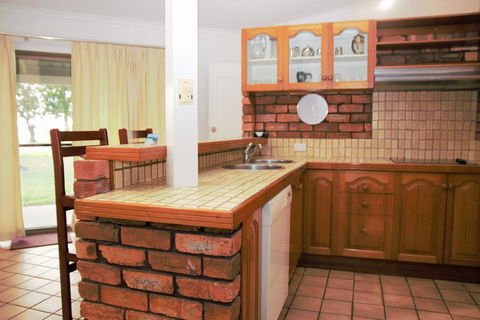 Two On Sunset - Port Augusta Accommodation 3