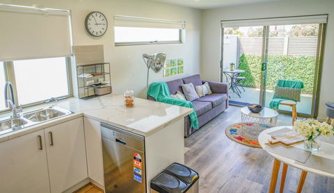 U201 Brunswick Living Brand New Deluxe Balcony Upper Floor Apartment Close To Airport And CBD - Port Augusta Accommodation 0