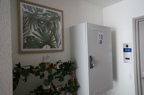 U201 Brunswick Living Brand New Deluxe Balcony Upper Floor Apartment Close To Airport And CBD - Port Augusta Accommodation 2