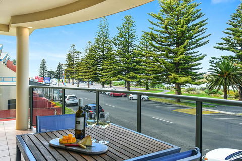 Ultimate Esplanade - 3 Storey Experience - WiFi - Port Augusta Accommodation 1