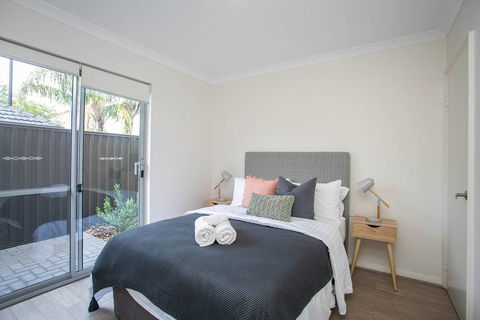 Ultimate Oasis Condo. Wifi + Netflix + Parking - Port Augusta Accommodation 1
