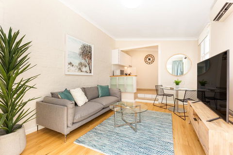Ultimo 1 Bedroom House With Parking - Nice And Quiet - Port Augusta Accommodation 0