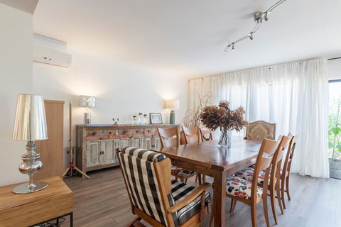 ULTRA SPACIOUS STYLISH HOME IN PRESTONS - SYDNEY - Port Augusta Accommodation 1