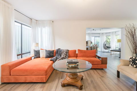 ULTRA SPACIOUS STYLISH HOME IN PRESTONS - SYDNEY - Port Augusta Accommodation 0