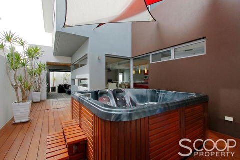 Ultra Stylish Fremantle Area - Port Augusta Accommodation 0