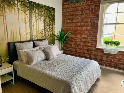 Ultra-chic Top Floor New York Style Loft Apartment - Port Augusta Accommodation 3