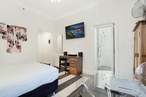 Unbeatably Located Art Deco Surry Hills Studio - Port Augusta Accommodation 3