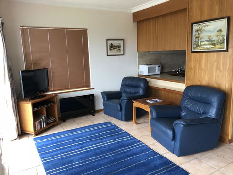 Unit 2, Ballingalla Apartments - Port Augusta Accommodation 2