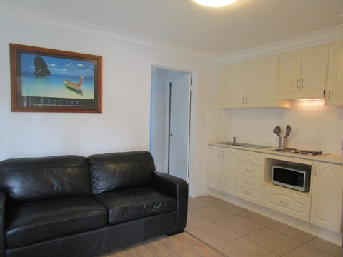 Upper Hunter Annex - Port Augusta Accommodation 0