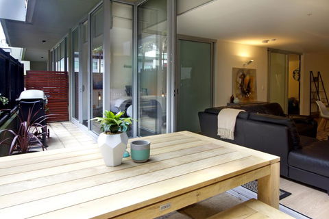 Urban Sea Drift - Pets, Pool, Gym, Parking, Beach 250m - Port Augusta Accommodation 1
