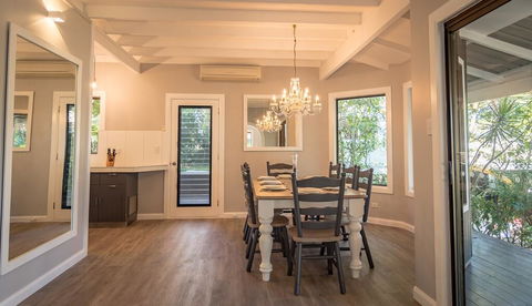 Vintage Inspired Three Bedroom Home- Heated Pool! - Port Augusta Accommodation 2