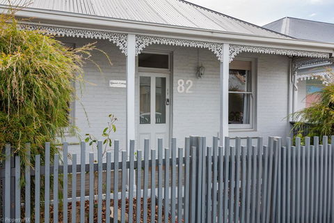 Walk To Salamanca, Queens Cottage LUX 3bdm Queens Cottage - Port Augusta Accommodation 3