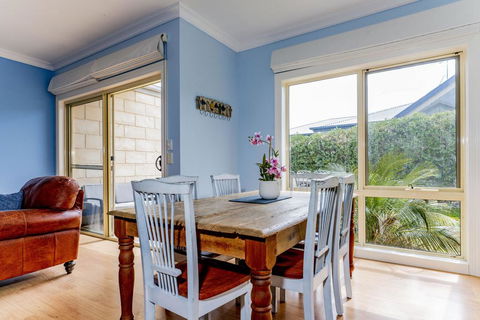 WALKIN ON SUNSHINE - STROLL TO BEACH BREAK - Port Augusta Accommodation 1