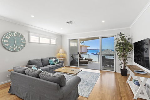 Wanda Waterfront Retreat - Beautiful Beach House - Port Augusta Accommodation 2