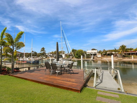WATERFRONT HOME BORDERING MOOLOOLABA - Port Augusta Accommodation 1