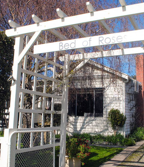 Bed Of Roses - Port Augusta Accommodation 30
