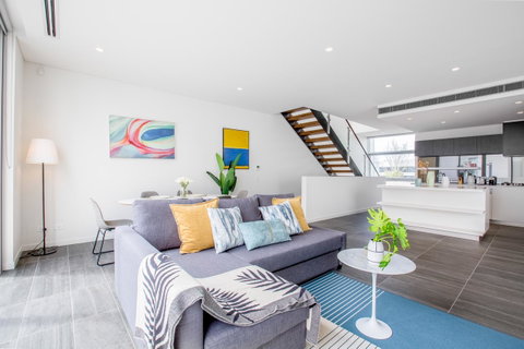 Docklands Waterfront Luxury Villa - Port Augusta Accommodation 9