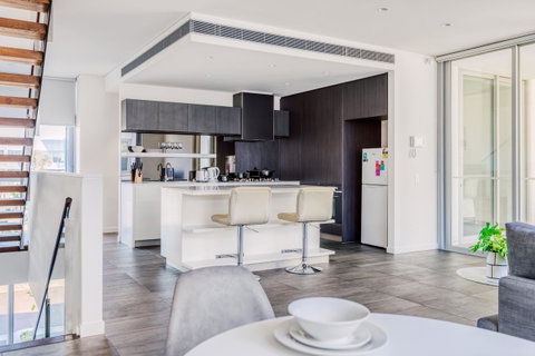 Docklands Waterfront Luxury Villa - Port Augusta Accommodation 11