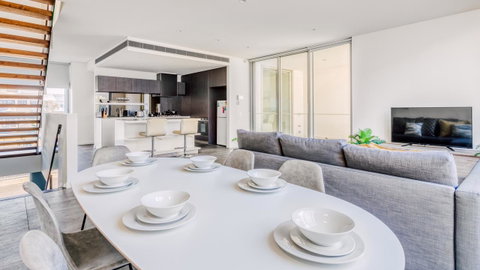 Docklands Waterfront Luxury Villa - Port Augusta Accommodation 7