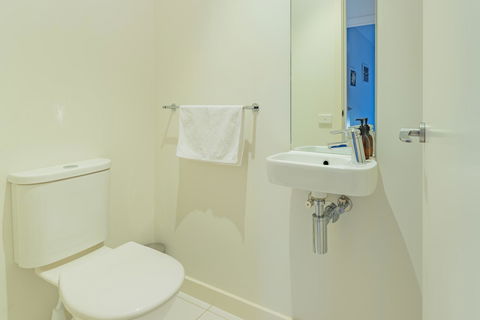 Stylish 3 Bedroom Townhouse - Free Parking - Port Augusta Accommodation 22