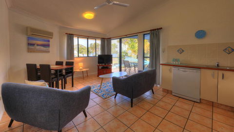 Dolphin Waters - Port Augusta Accommodation 1