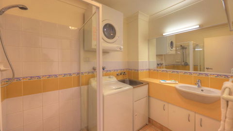 Dolphin Waters - Port Augusta Accommodation 10