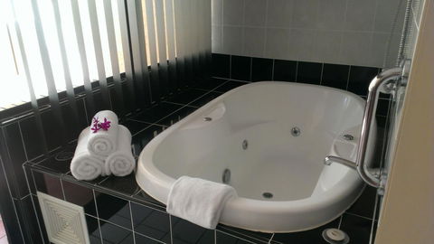 Regal Port Douglas - Port Augusta Accommodation 25