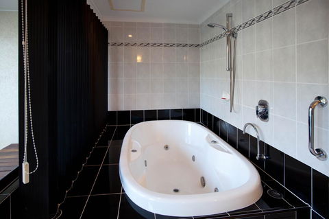 Regal Port Douglas - Port Augusta Accommodation 27