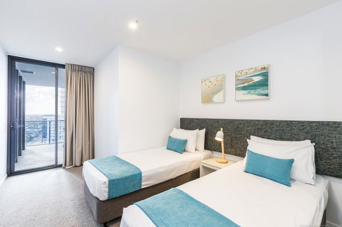 Boardwalk Burleigh Beach - Official - Port Augusta Accommodation 10