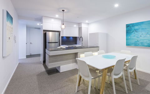Boardwalk Burleigh Beach - Official - Port Augusta Accommodation 29
