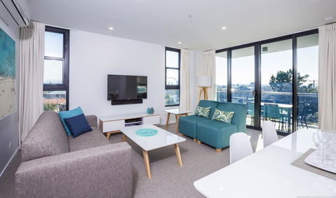 Boardwalk Burleigh Beach - Official - Port Augusta Accommodation 36