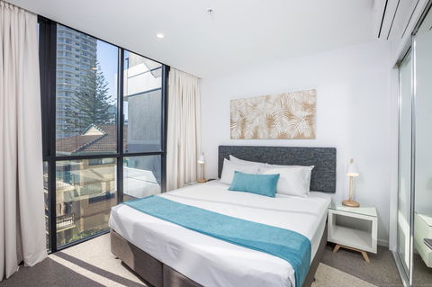 Boardwalk Burleigh Beach - Official - Port Augusta Accommodation 37