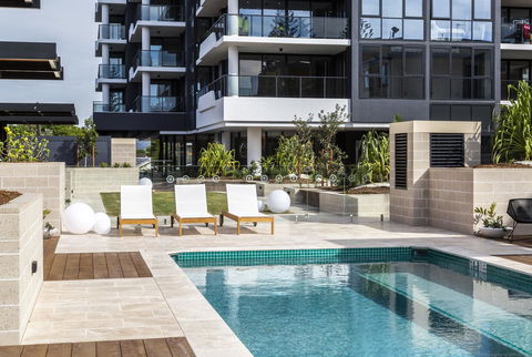 Boardwalk Burleigh Beach - Official - Port Augusta Accommodation 3