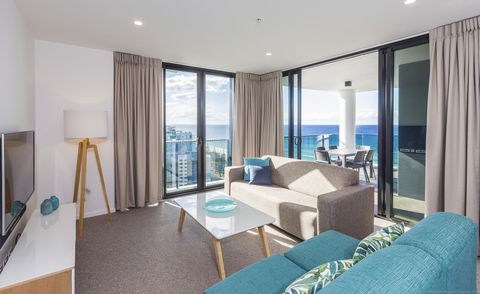 Boardwalk Burleigh Beach - Official - Port Augusta Accommodation 1
