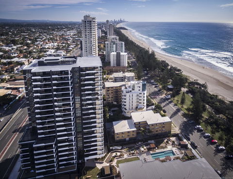 Boardwalk Burleigh Beach - Official - Port Augusta Accommodation 41