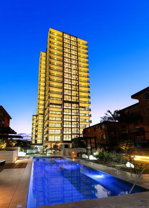 Boardwalk Burleigh Beach - Official - Port Augusta Accommodation 7