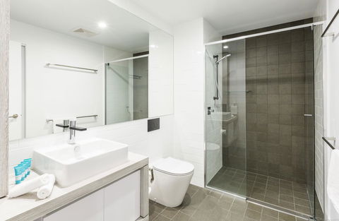 Boardwalk Burleigh Beach - Official - Port Augusta Accommodation 39