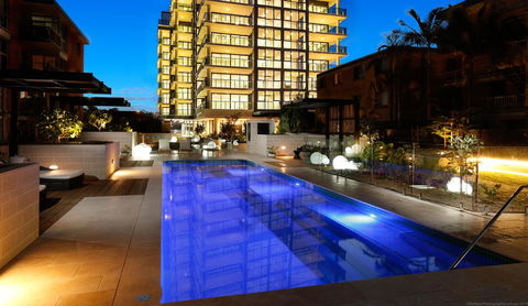 Boardwalk Burleigh Beach - Official - Port Augusta Accommodation 19