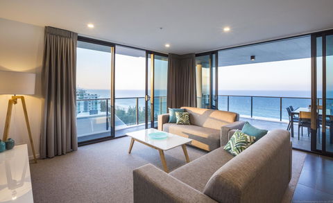 Boardwalk Burleigh Beach - Official - Port Augusta Accommodation 6