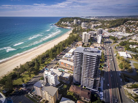 Boardwalk Burleigh Beach - Official - Port Augusta Accommodation 30