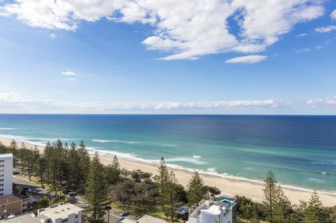 Boardwalk Burleigh Beach - Official - Port Augusta Accommodation 14