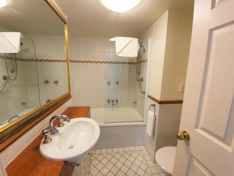 Broadbeach Holiday Apartments - Port Augusta Accommodation 12