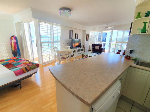 Broadbeach Holiday Apartments - Port Augusta Accommodation 9
