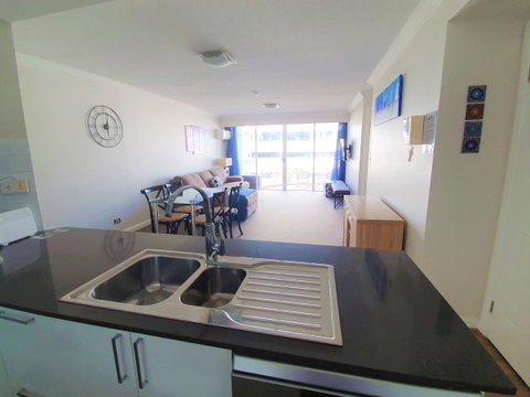 Broadbeach Holiday Apartments - Port Augusta Accommodation 11